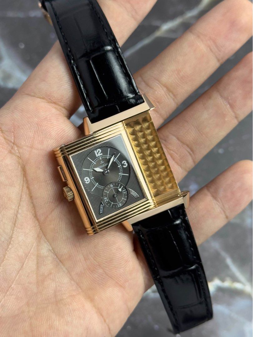 Reverso Duo Second Timezone RG (Category: Men's Watches) located in Makati City. Submitted by swissperpetual (Listing ID 1465991596, Image 2). Description: Jaeger-LeCoultre Reverso Duo Second Time Zone Rose Gold JLQ2712510 42.2 x 26.0 mm 2015 Complete Set Condition: 9/10 (Excellent condition) Price: P888,000 Negotiable 🤝 7 Day Moneyback Guarantee 🧑‍🔧 1 Year SP Service Warranty 💱 Trades Offers and Pre-orders Accepted 💳 Credit Card Options Ava