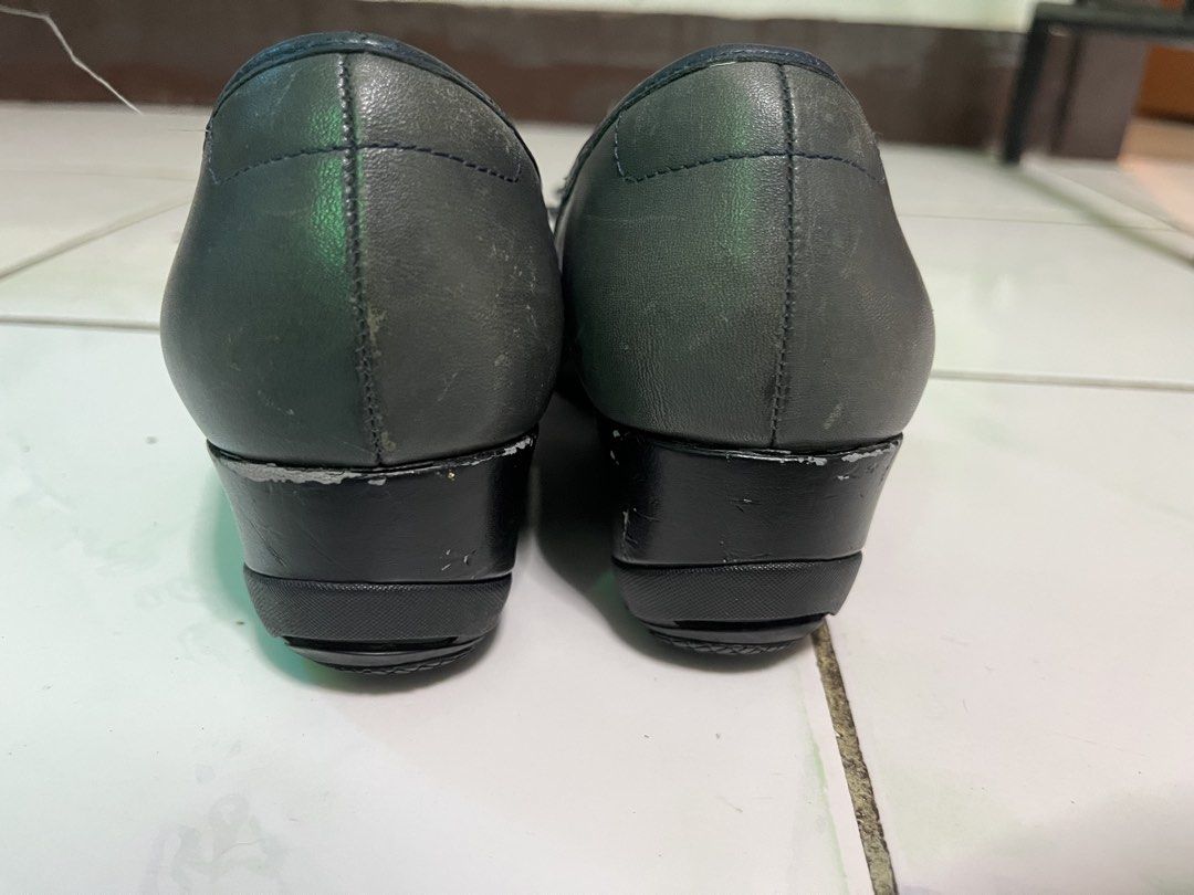 ROCKPORT adiPRENE by adidas (Category: Heels) located in Bacolod City. Submitted by jellyyypopp (Listing ID 1465983057, Image 3). Description: .