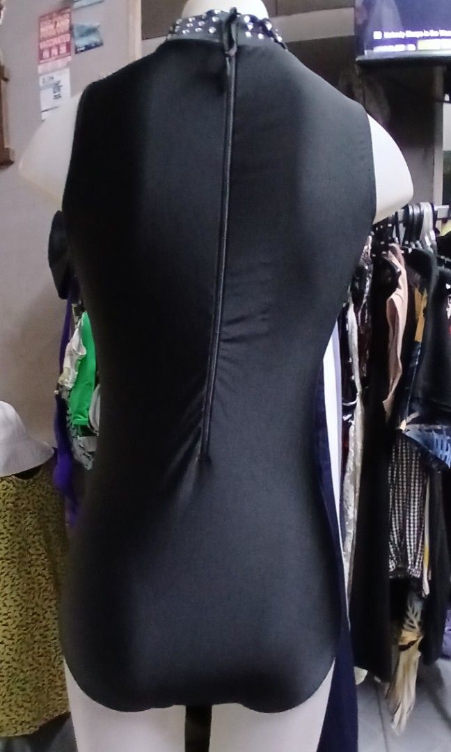 roundneck w/crystal (Category: Bikinis & Swimsuits) located in Quezon City. Submitted by charchartindahan (Listing ID 1466082054, Image 3). Description: 🔴thrift, kindly check the photo & need wash before use 🔴not padded, stretchy 🔴Gcash payment, by pick up & Jrs Express 🔴loc.near U.P Diliman Q.V C.