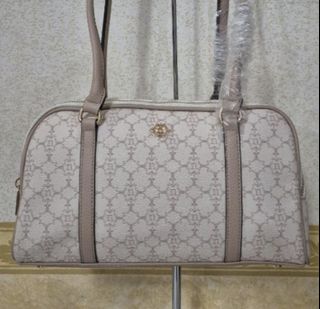 (Category: ) located in . Submitted by dailyhappyfinds (Listing ID 1466097704, Image 1). Description: .