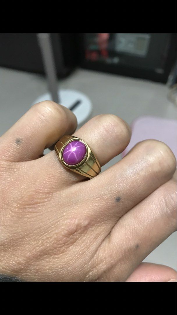 Ruby star ring (Category: Jewelry) located in Singapore. Submitted by lawrencelucifer81 (Listing ID 1466143729, Image 1). Description: .