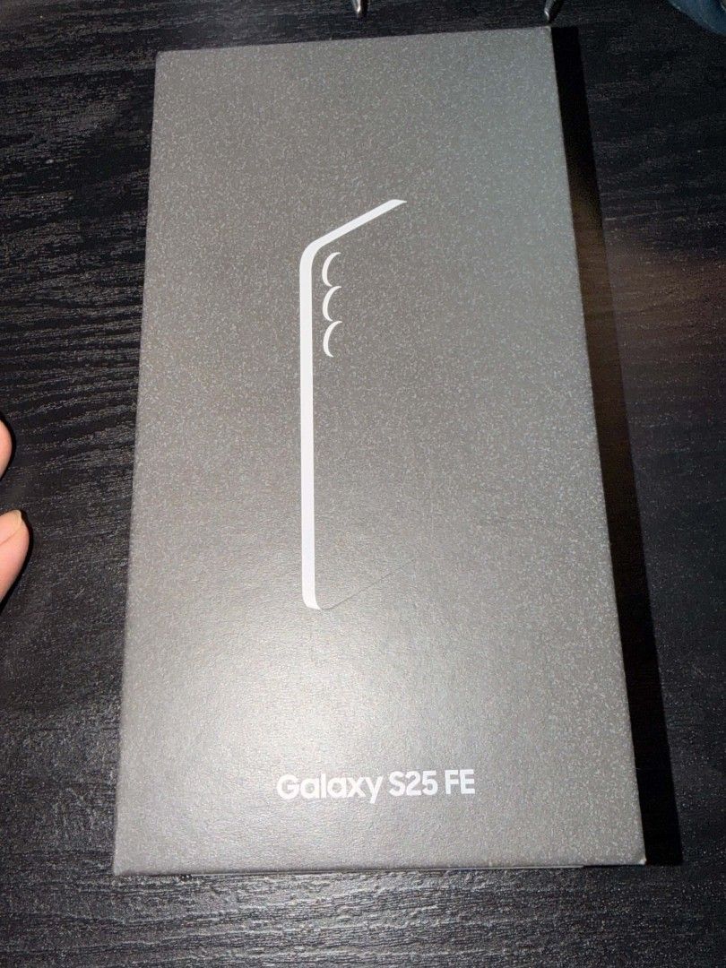 s25 fe 256 gb (Category: Samsung) located in Makati City. Submitted by dreckz28 (Listing ID 1466104751, Image 1). Description: brand new 28k .