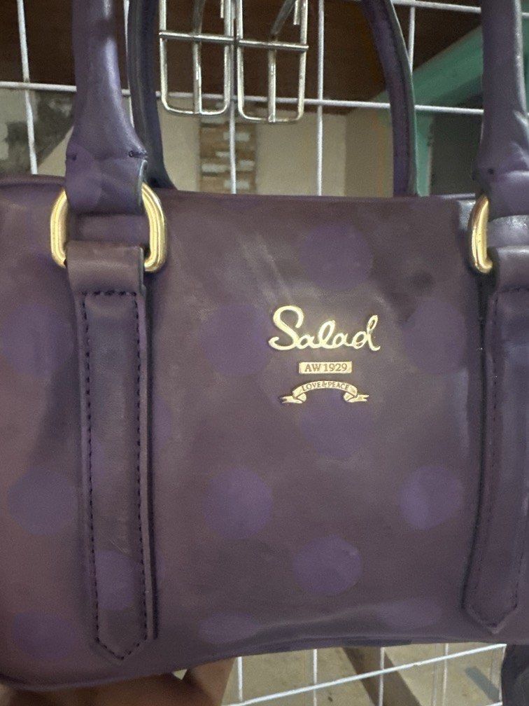 Salad handbag/sling (Category: Cross-body Bags) located in Caloocan City. Submitted by hariel_beverly_onlineshop (Listing ID 1466040143, Image 3). Description: My minor flaws Check the images.
