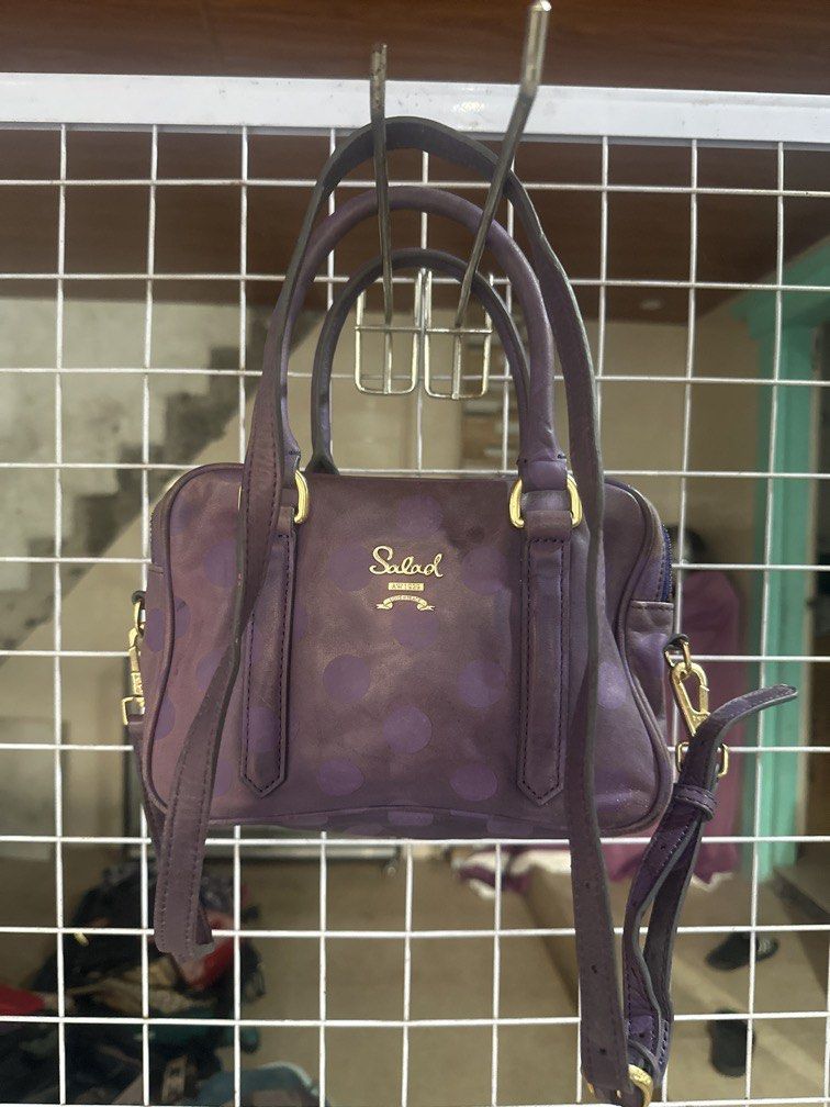 Salad handbag/sling (Category: Cross-body Bags) located in Caloocan City. Submitted by hariel_beverly_onlineshop (Listing ID 1466040143, Image 2). Description: My minor flaws Check the images.