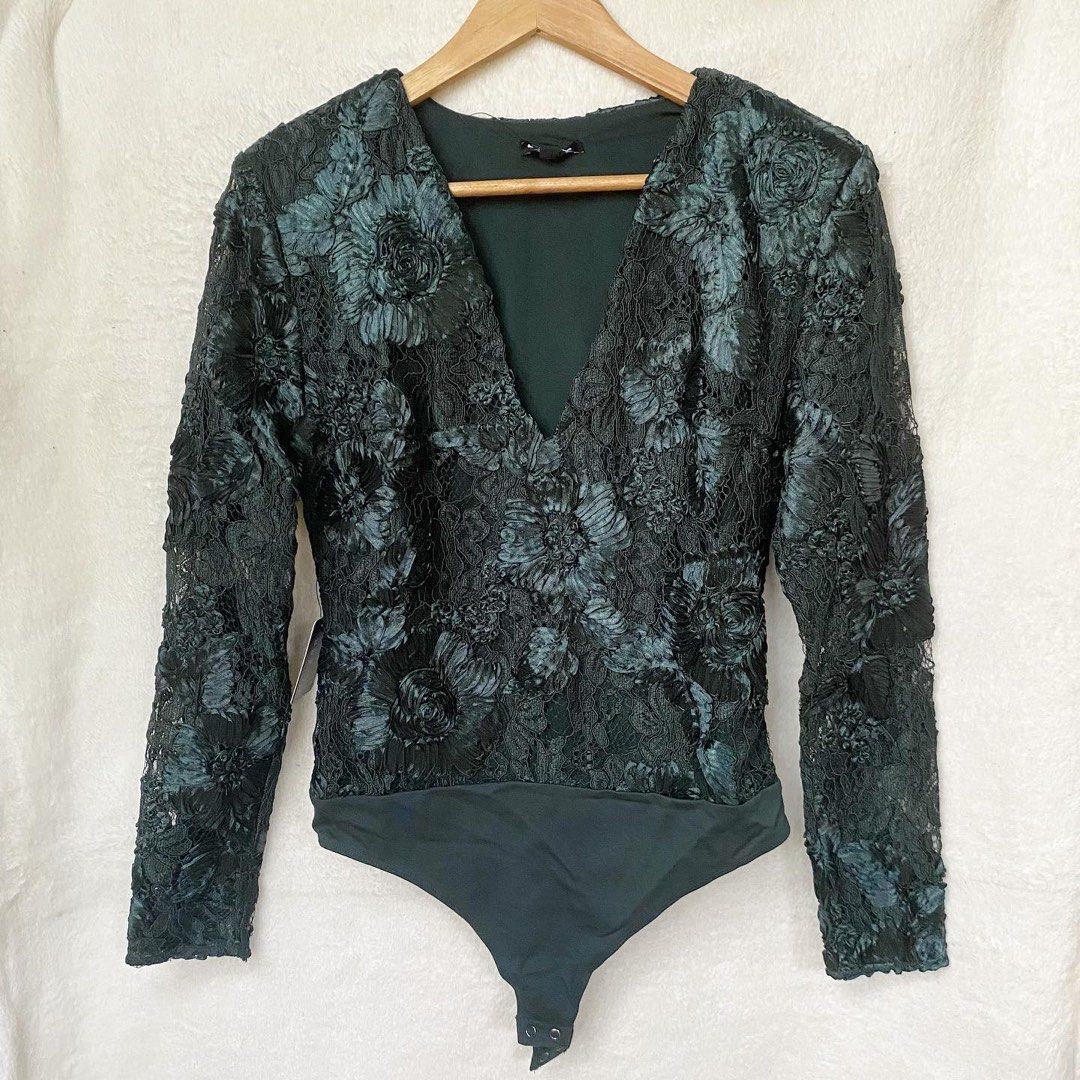 SALE! EXPRESS FLORAL BODYSUIT EMERALD (Category: Others Tops) located in Cavite. Submitted by bagsbythea (Listing ID 1465980455, Image 2). Description: 🌹✨ CLEARANCESALE 299PHP ONLY 〰️EXPRESS V-NECK FULL LACE LONGSLEEVE THONG BODYSUIT EMERALD GREEN ✖️399✖️349 Online Price: 3k+ —— Available size: MEDIUM (35-37bust, 29-31waist)— LAST 5PCS Stretch/ Padded Shouder/ with side zipper LIMITED STOCKS Other sizes soldout no restock.