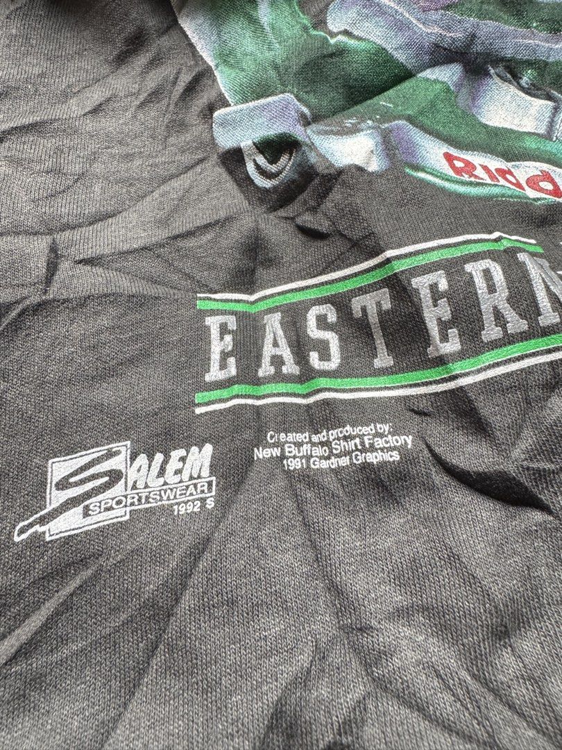 Salem sportswear (Category: Activewear) located in Malaybalay. Submitted by jelter (Listing ID 1466089156, Image 3). Description: Vintage tshirt SALEM TAGS LARGE ON TAG DIMES 22x29 Actual color dark Gray No issue No pinhole No discoloration Single stitch all the way Dated 1992.