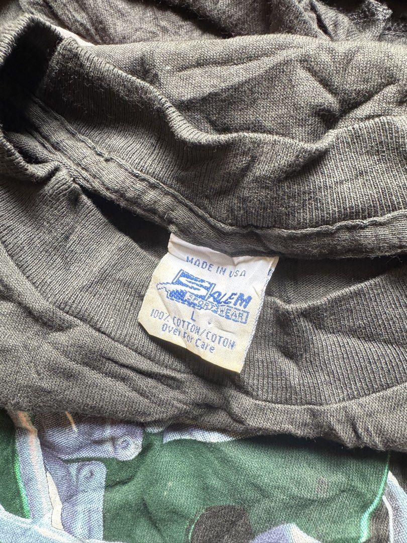 Salem sportswear (Category: Activewear) located in Malaybalay. Submitted by jelter (Listing ID 1466089156, Image 2). Description: Vintage tshirt SALEM TAGS LARGE ON TAG DIMES 22x29 Actual color dark Gray No issue No pinhole No discoloration Single stitch all the way Dated 1992.