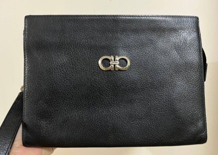 Salvatore Ferragamo (Category: Belt bags, Clutches and Pouches) located in Minglanilla. Submitted by voxpopulivoxdei1287 (Listing ID 1465998354, Image 1). Description: Authentic 🔥🔥 Excellent Condition 🔥 Pwede sa Masilan🔥 Can Ship Nationwide 🔥.