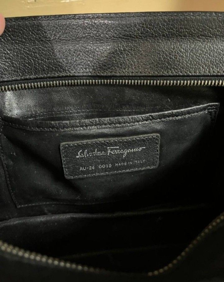 Salvatore Ferragamo (Category: Belt bags, Clutches and Pouches) located in Minglanilla. Submitted by voxpopulivoxdei1287 (Listing ID 1465998354, Image 3). Description: Authentic 🔥🔥 Excellent Condition 🔥 Pwede sa Masilan🔥 Can Ship Nationwide 🔥.