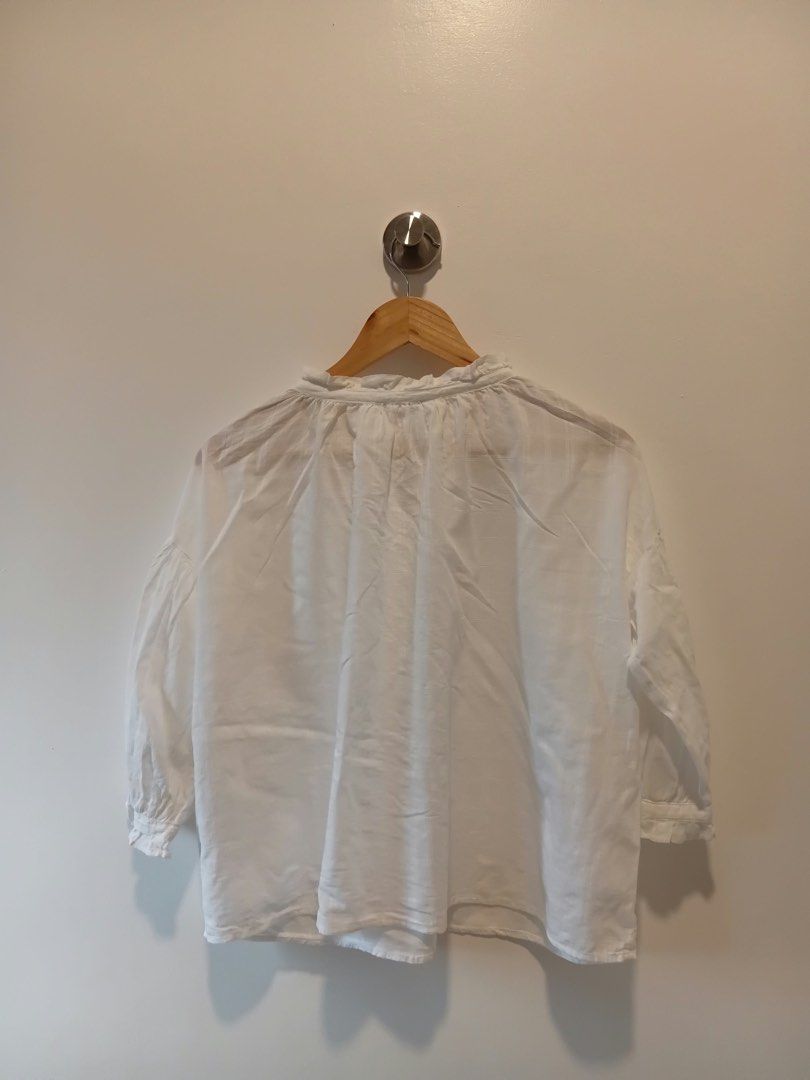 Samansa Mos2 White Ruffle Neck Blouse L-XL (Category: Blouses) located in Antipolo. Submitted by wisecat.4a7eea (Listing ID 1466041666, Image 3). Description: - Brand: Samansa Mos2 - Color: White with textured plaid pattern - Size: Fits L to XL (Relaxed fit) - Details: Ruffle collar with adjustable ribbon tie - Style: Great for casual everyday wear - Condition: Excellent.
