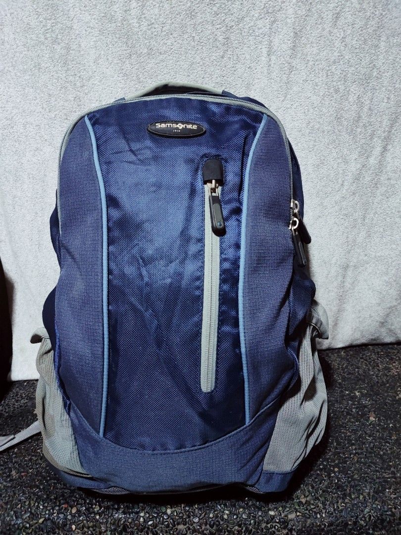 Samsonite Backpack (Category: Backpacks) located in Baguio. Submitted by jayrgijc52758 (Listing ID 1466124670, Image 1). Description: Samsonite backpack Large size It has washable stain sa isang side (net side pocket) Invery good condition 850.