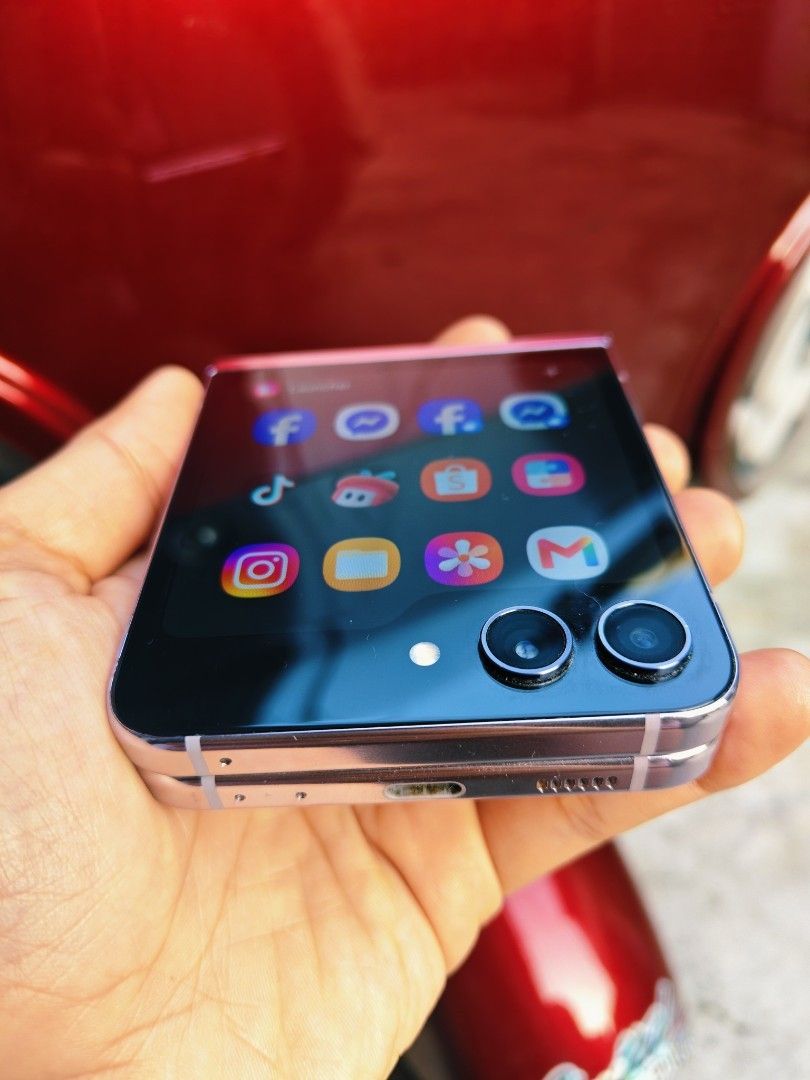 Samsung flip 5 5g (Category: Samsung) located in Malabon City. Submitted by haileysmit70567 (Listing ID 1465958540, Image 1). Description: 12990 lp is 11990 sagad pickup Samsung flip 5 Rare mataas gb, not 128/256po 512gb rom download to sawa Snapdragon 8 gen 2 Foldable Dynamic AMOLED 2X, 120Hz, HDR10+, 1750 nits (peak) 8gbram Cover display: Super AMOLED, 60Hz, 3.4 inches, 720 x 748 pixels (Gorilla Glass Victus 2), 306 ppi All goods Ntc openline! 