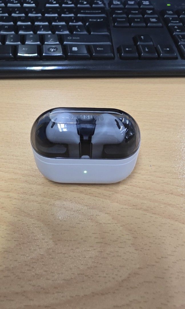 Samsung Galacy Buds3 FE (Category: Earphones) located in Rizal. Submitted by caloyolo (Listing ID 1466029084, Image 3). Description: Complete with box Barely used No issue Plus sf Rizal and Qc location.
