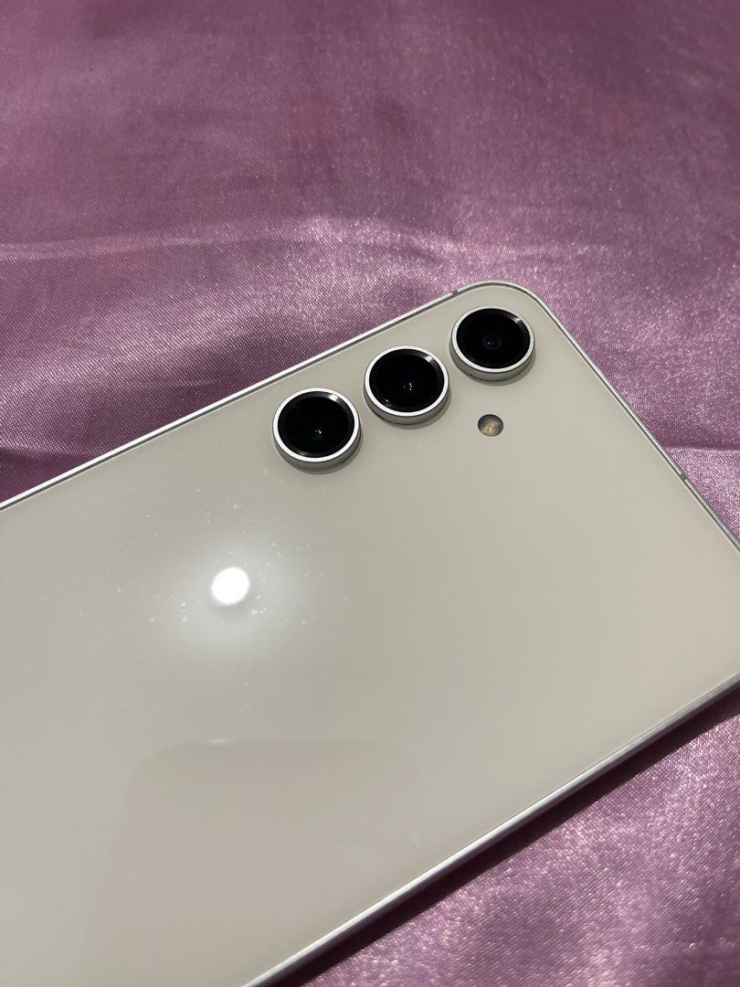 Samsung Galaxy S23FE (Category: Samsung) located in Manila. Submitted by bsmtagalog (Listing ID 1466114845, Image 3). Description: RFS: extra phone.