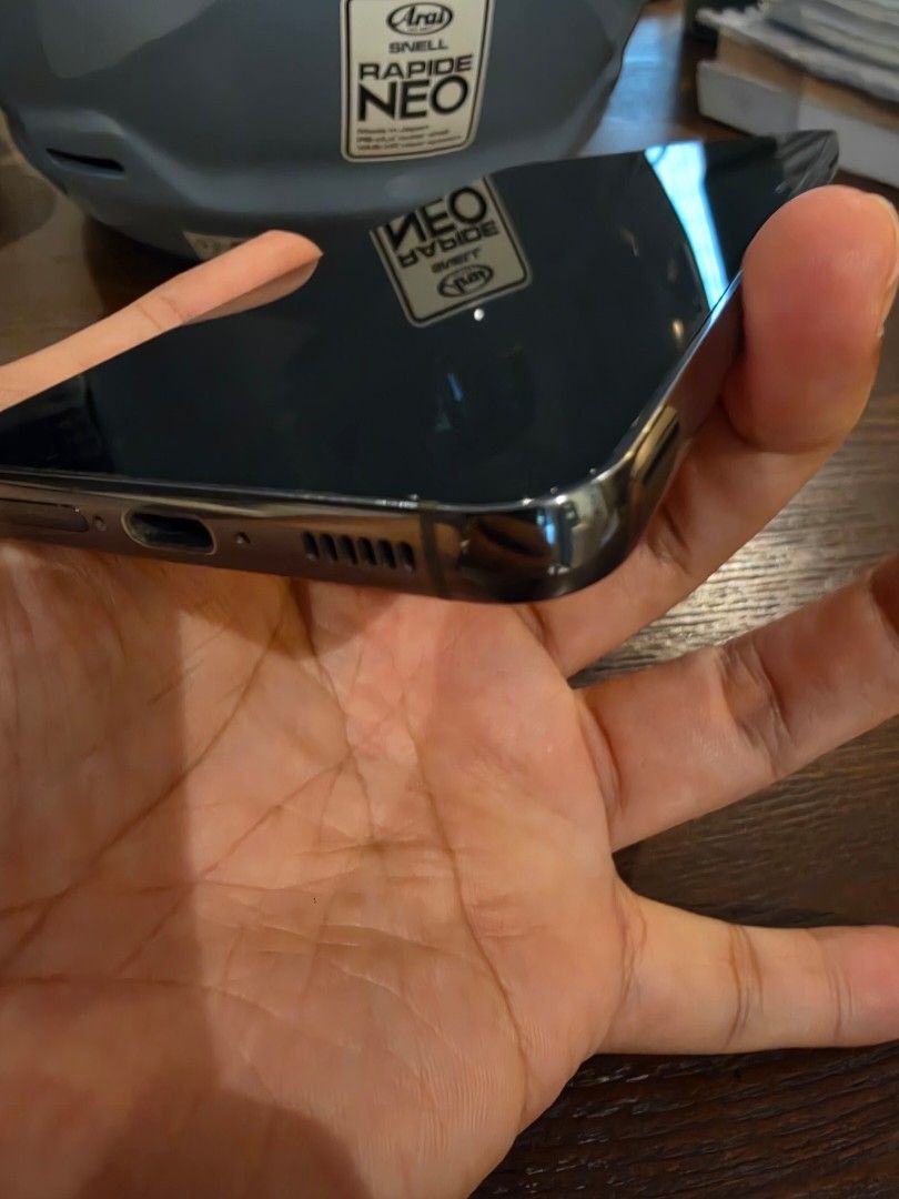 Samsung S23 256gb Green (Category: Samsung) located in Muntinlupa City. Submitted by inalostcarro (Listing ID 1465998887, Image 3). Description: - Brand/Model: Samsung Galaxy S23 - Storage: 256GB - Color: Green - Condition: 7/10 (shows minor wear on the frame, fully working screen and internals) - Meetup locations: Evia (Daang Hari, Las Piñas) or Alabang West Parade Used but in excellent condition. Screen protector and case from day 1. unlocked. 