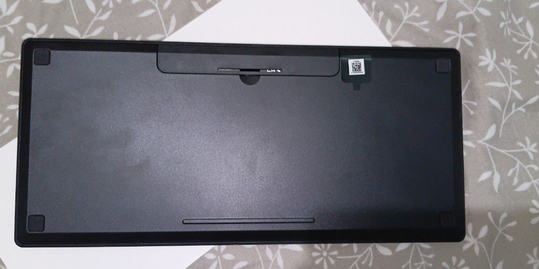 Samsung wireless keyboard (Category: Computer Keyboard) located in Caloocan City. Submitted by ceeeejj (Listing ID 1465997902, Image 3). Description: Samsung Smart Keyboard Trio 500 (EJ-B3400) Only used once.