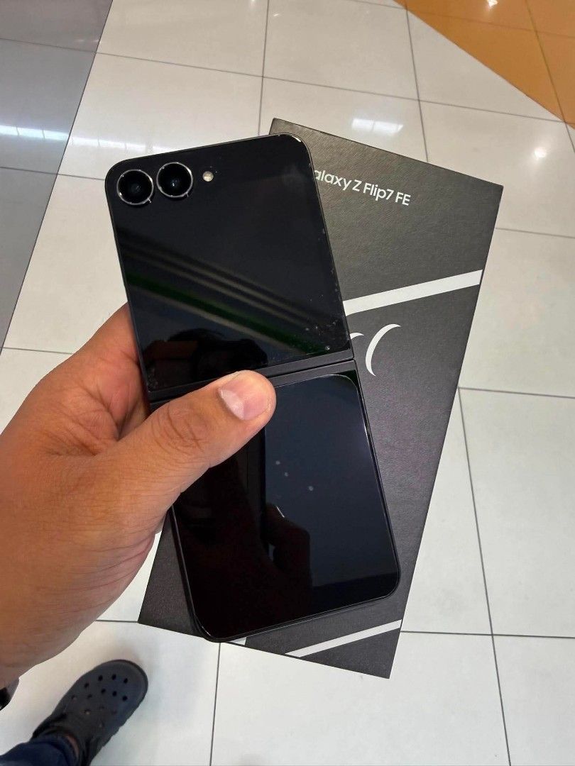 Samsung Z Flip 7 FE (Category: Samsung) located in Manila. Submitted by mikelhufemia (Listing ID 1465957012, Image 2). Description: .