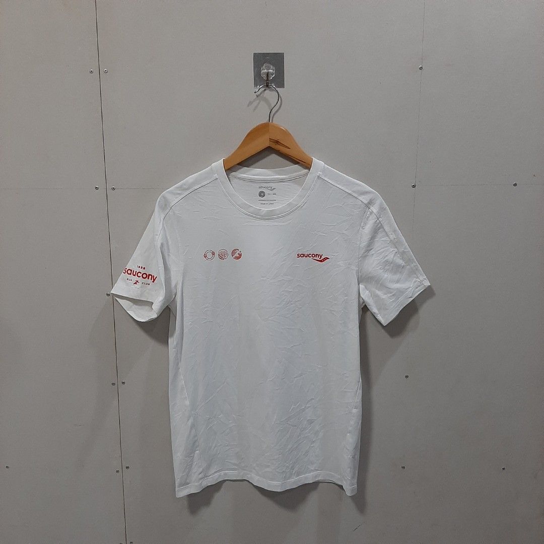 SAUCONY SHIRT (Category: Tshirts & Polo Shirts ) located in San Carlos. Submitted by denzel999 (Listing ID 1466102357, Image 1). Description: Medium no flaws.