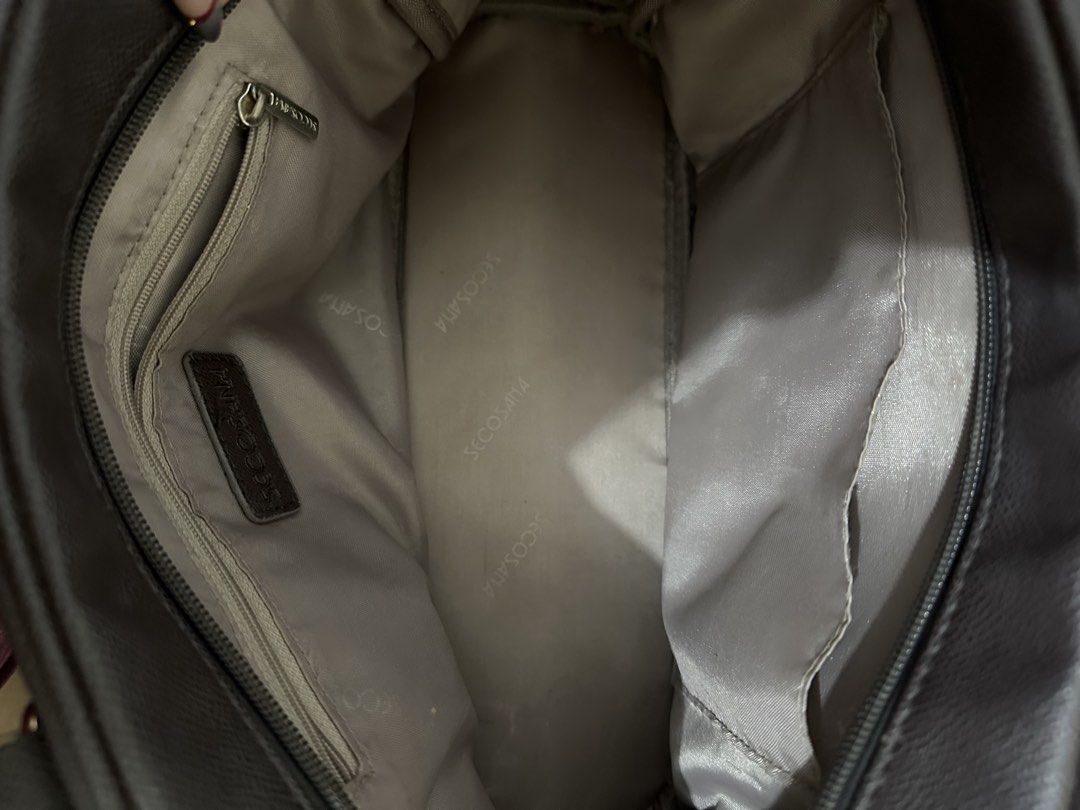 Secosana Brown Shoulder Bag with Front Pocket (Category: Shoulder Bags) located in Dasmarinas. Submitted by paulaaa_ (Listing ID 1466040014, Image 3). Description: rfs: di na nagagamit tambak lang nego .