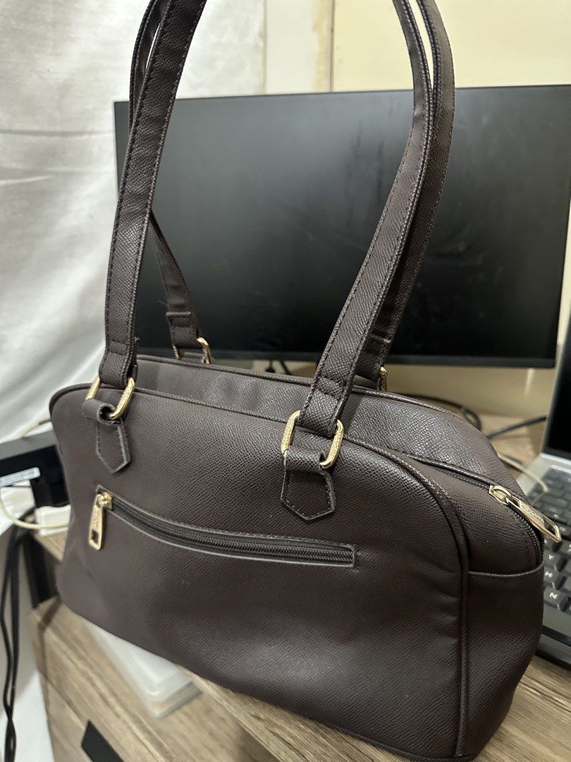 Secosana Brown Shoulder Bag with Front Pocket (Category: Shoulder Bags) located in Dasmarinas. Submitted by paulaaa_ (Listing ID 1466040014, Image 2). Description: rfs: di na nagagamit tambak lang nego .