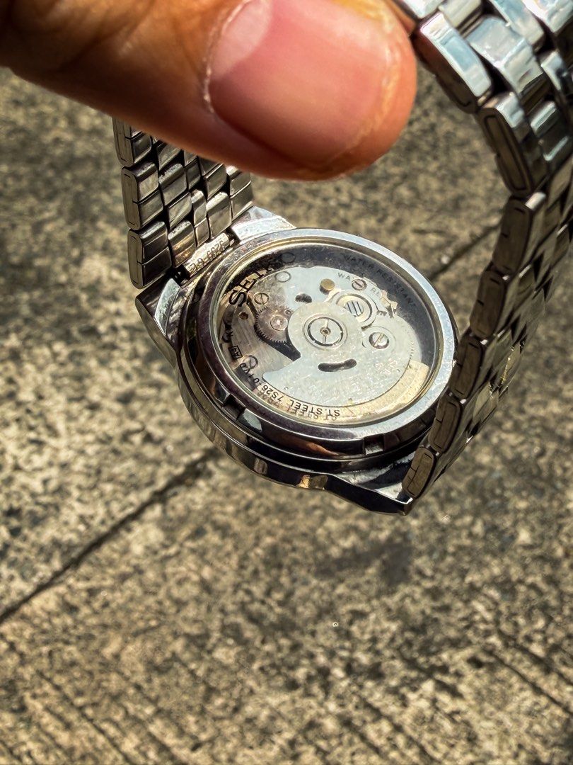 Seiko 5 SNK203 Silver-White Dial (Category: Men's Watches) located in Manila. Submitted by donnyyyb (Listing ID 1466087860, Image 2). Description: Seiko 5 SNK203 ☑️ Silver-White Dial ☑️ IN GOOD CONDITION (8.9/10) ☑️ Reference Number 7S26-01R0 ☑️ Authentic Japan Made 🇯🇵 ☑️ Attributes Day-Date Indicator ☑️ Authentic Japan Automatic Movement ☑️ Replaced case back and rotor ☑️ Luminous Markers ☑️ Case Size: 36mm, Lug Width: 19mm ☑️ Wrist size up to
