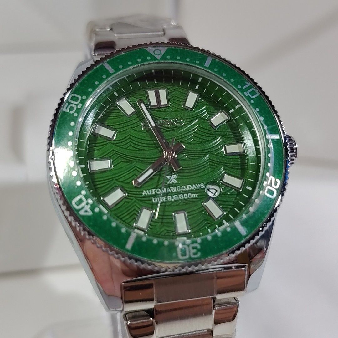 SEIKO PROSPEX AUTOMATIC DIVER'S WATCH (Category: Men's Watches) located in Balanga. Submitted by k2timepieces.739 (Listing ID 1466121452, Image 2). Description: 📌seiko 5 Prospex Automatic 3 Days Diver's 300m 📌luminous Type 📌 Scratch Proof 📌23 Jewels 📌reference #4r35b 📌 Rotating Bezel 📌 Open Glass Back 📌automatic Movement 📌 Battery Operated 📌 Made In Japan 📌 Free Seiko Box & Battery 📌 Free Shipping 📌courier J&T 🚛 No Cod 📌payment Met