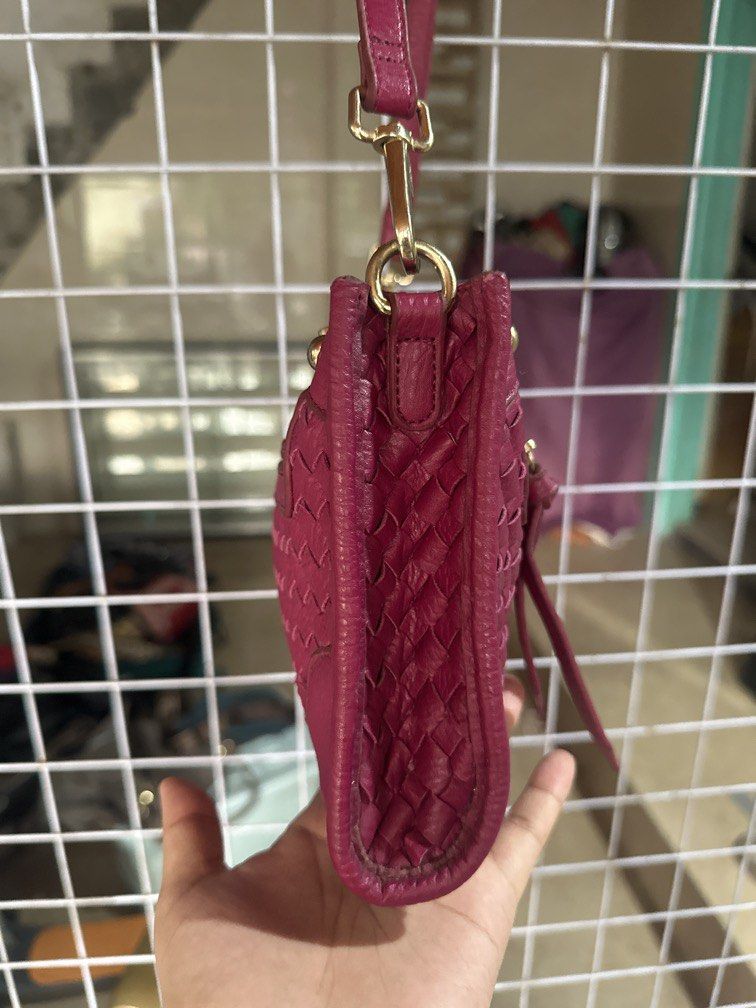Selin shoulder bag (Category: Shoulder Bags) located in Caloocan City. Submitted by hariel_beverly_onlineshop (Listing ID 1466030571, Image 3). Description: Location nortn caloocan No flaws.