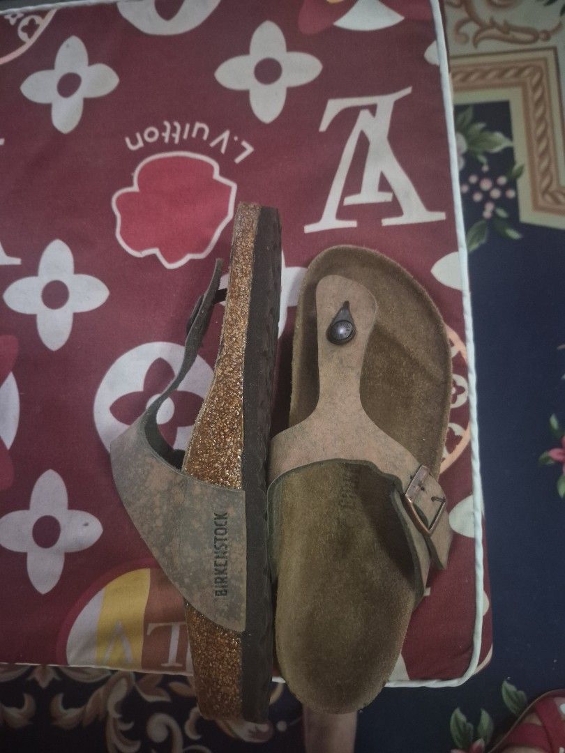 Selling Preloved birkenstock gizeh size 41 (Category: Slippers and slides) located in San Jose. Submitted by solestorybylme (Listing ID 1466151571, Image 3). Description: actual pictures posted good sole condition issue strap discoloration.
