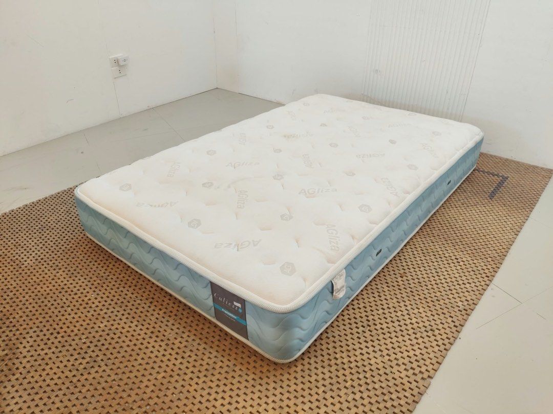 Semi double mattress (Category: Bed Frames & Mattresses) located in Quezon City. Submitted by matetdevis13 (Listing ID 1465996858, Image 3). Description: FRANCE BED Culiess Ag Semi Double Mattress Price: 6,900 48 x 76 x 10.5 In good condition Code MJS20-RB7.