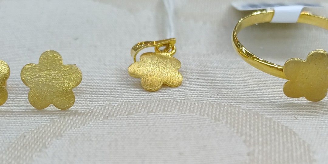 Set Earring,pendant,ring (Category: Earrings) located in Makati City. Submitted by divinejewels.ph (Listing ID 1466029737, Image 3). Description: GJU-879 SET PENDANT FLOWER 14KYG 2.1GRAMS 7 8MM 10MMX5MM.