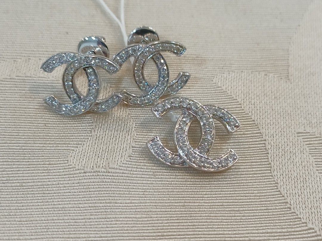Set earring,ring (Category: Earrings) located in Makati City. Submitted by divinejewels.ph (Listing ID 1466037137, Image 1). Description: GTO-118 EARRING, PENDANT CHANEL 90 WHITE STONE 18KWG 5.58GRAMS 14X10MM.