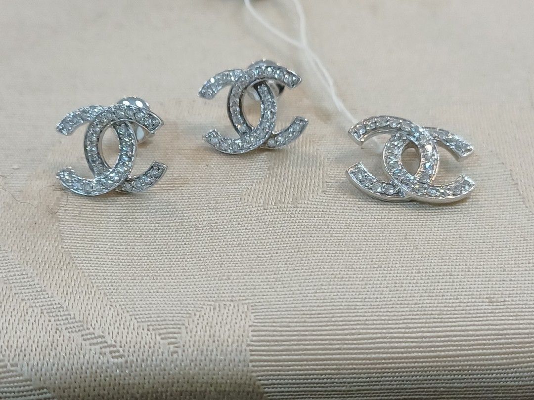 Set earring,ring (Category: Earrings) located in Makati City. Submitted by divinejewels.ph (Listing ID 1466037137, Image 2). Description: GTO-118 EARRING, PENDANT CHANEL 90 WHITE STONE 18KWG 5.58GRAMS 14X10MM.