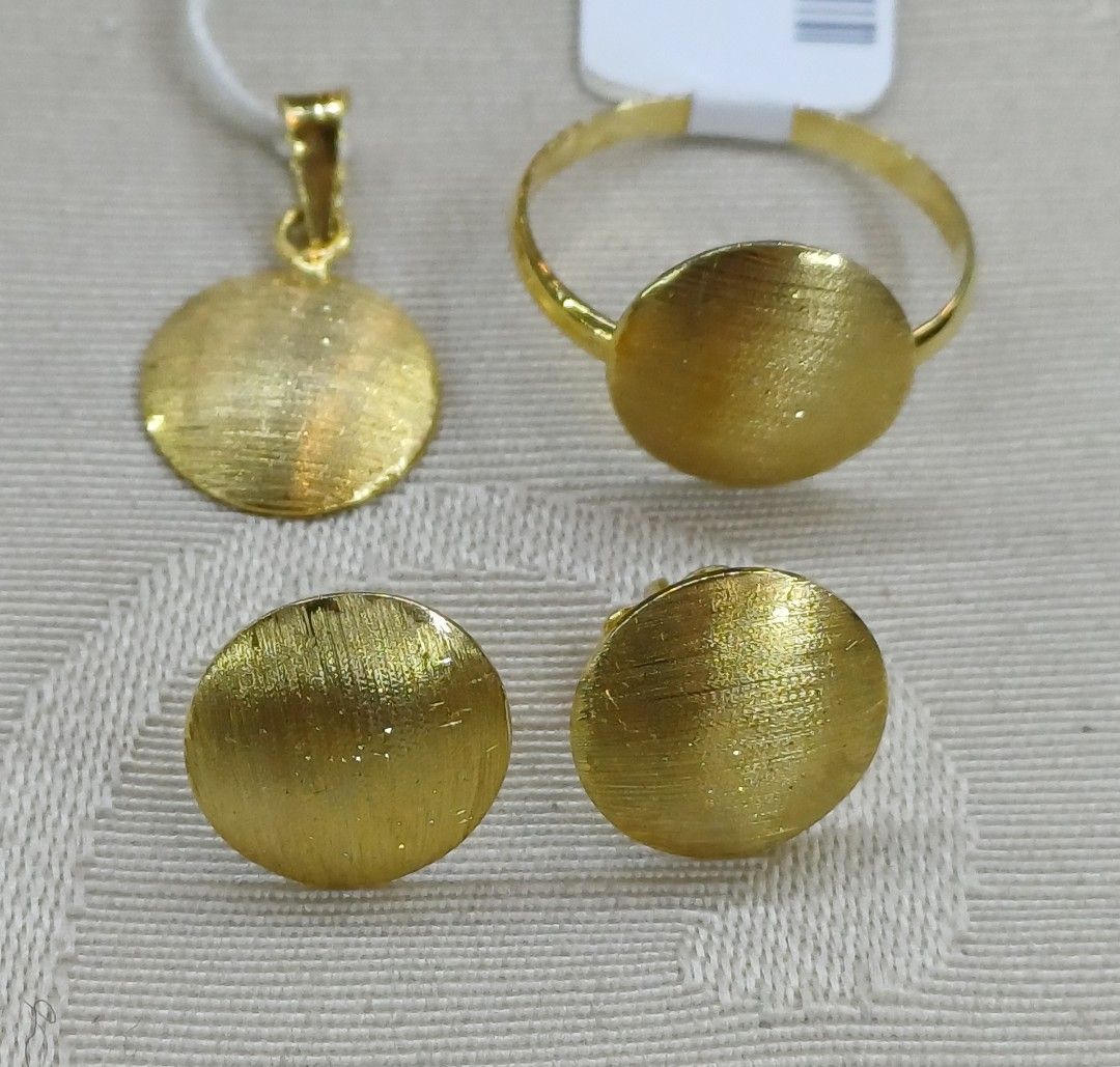Set pendant,earring,ring (Category: Necklaces) located in Makati City. Submitted by divinejewels.ph (Listing ID 1466026465, Image 1). Description: GJU-888 SET PENDANT RD 14KYG 3.09GRAMS 5.5. 12MM 15X5MM.