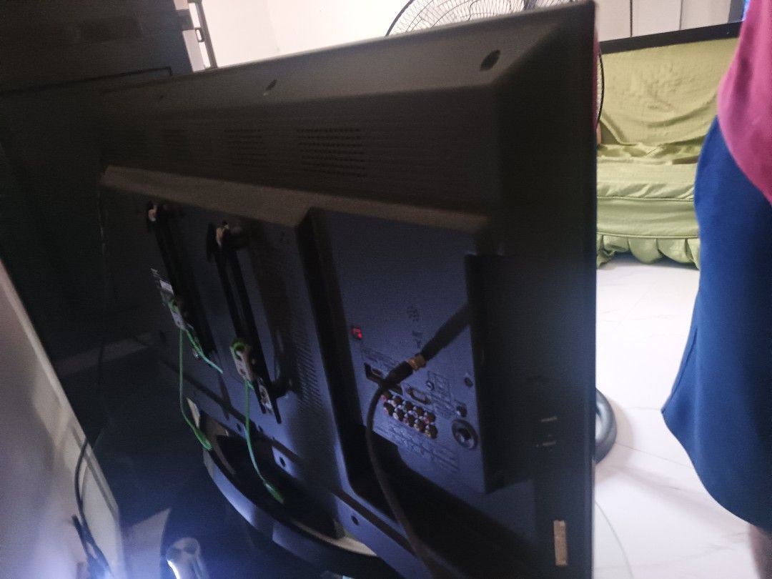 Sharp 40 inch Led TV (Basic Led TV, NOT Smart) (Category: TV) located in Meycauayan. Submitted by crz2pr (Listing ID 1466118967, Image 2). Description: Sharp AQUOS LC-40LE360D3 is a 40-inch Full HD Basic LED TV Good working condition. Replacement remote. Key Specifications & Features: - Screen Size 40 inches - Display Resolution Full HD (1920 x 1080 pixels) - Refresh Rate AquoMotion 200/240 Hz - Tuning System Digital ISDB-T (with EWBS - Emergency