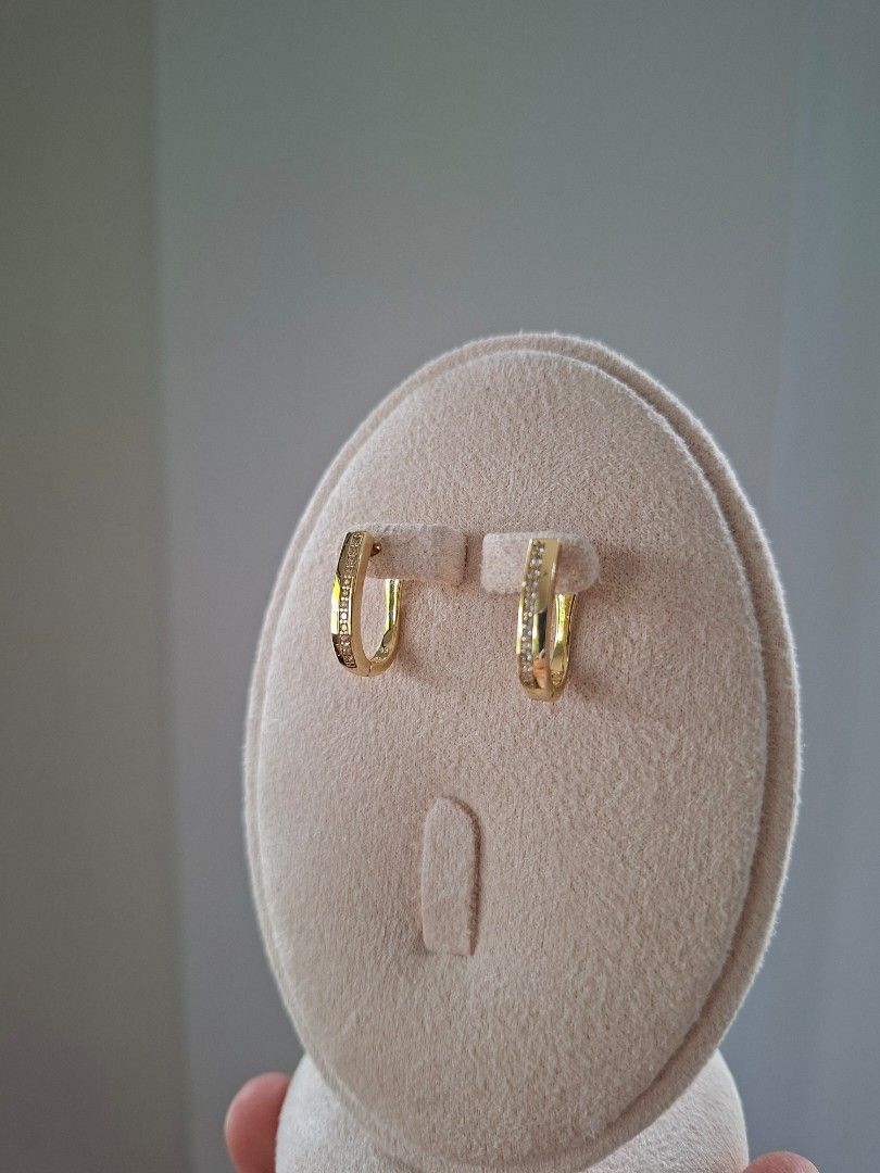 Sharp Oval Shape Half Side Stones Gold Hoop Earrings (Category: Earrings) located in Dasmarinas. Submitted by danabrie22 (Listing ID 1466056819, Image 2). Description: very well-made, excellent crafstmanship 10/10 condition brand new stainless steel & white-colored cubic zirconia stones made in Hongkong.