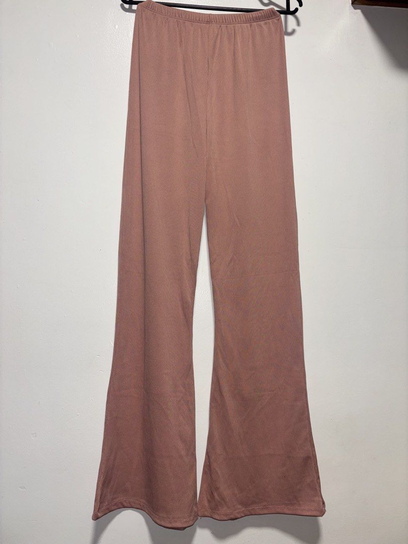SHEIN Flared Pants Pink Ribbed Small (Category: Other Bottoms) located in San Mateo. Submitted by guddaze (Listing ID 1466147793, Image 1). Description: Waistline - 20-32" Length - 39" Leg hole - 11" No when worn. Too tight for me. 🚚 Shipping can be done via J&T Express/Lalamove, and the shipping fee will be shouldered by the buyer. 📍 Location: San Mateo, Rizal 🏦 Mode of payment: GCash/Maya/Maribank .
