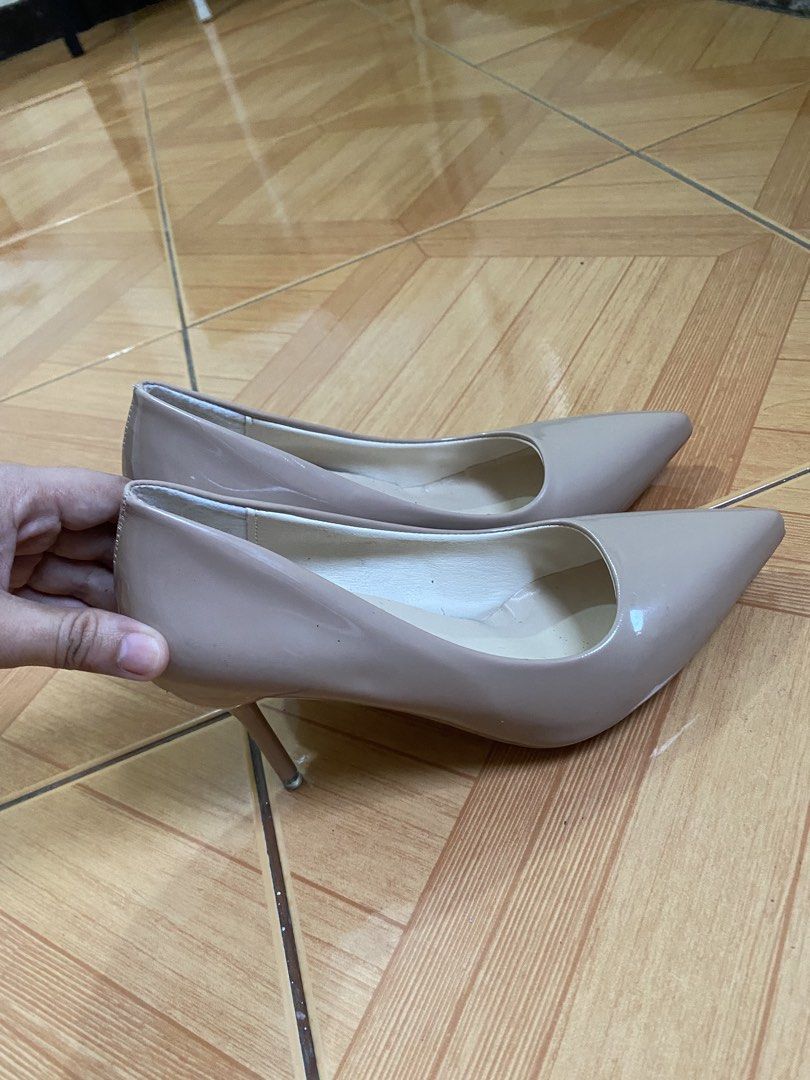 Shein heels (Category: Heels) located in Pasig City. Submitted by avery4444 (Listing ID 1466152096, Image 1). Description: Never nagamit, nabili ko ng maling size.