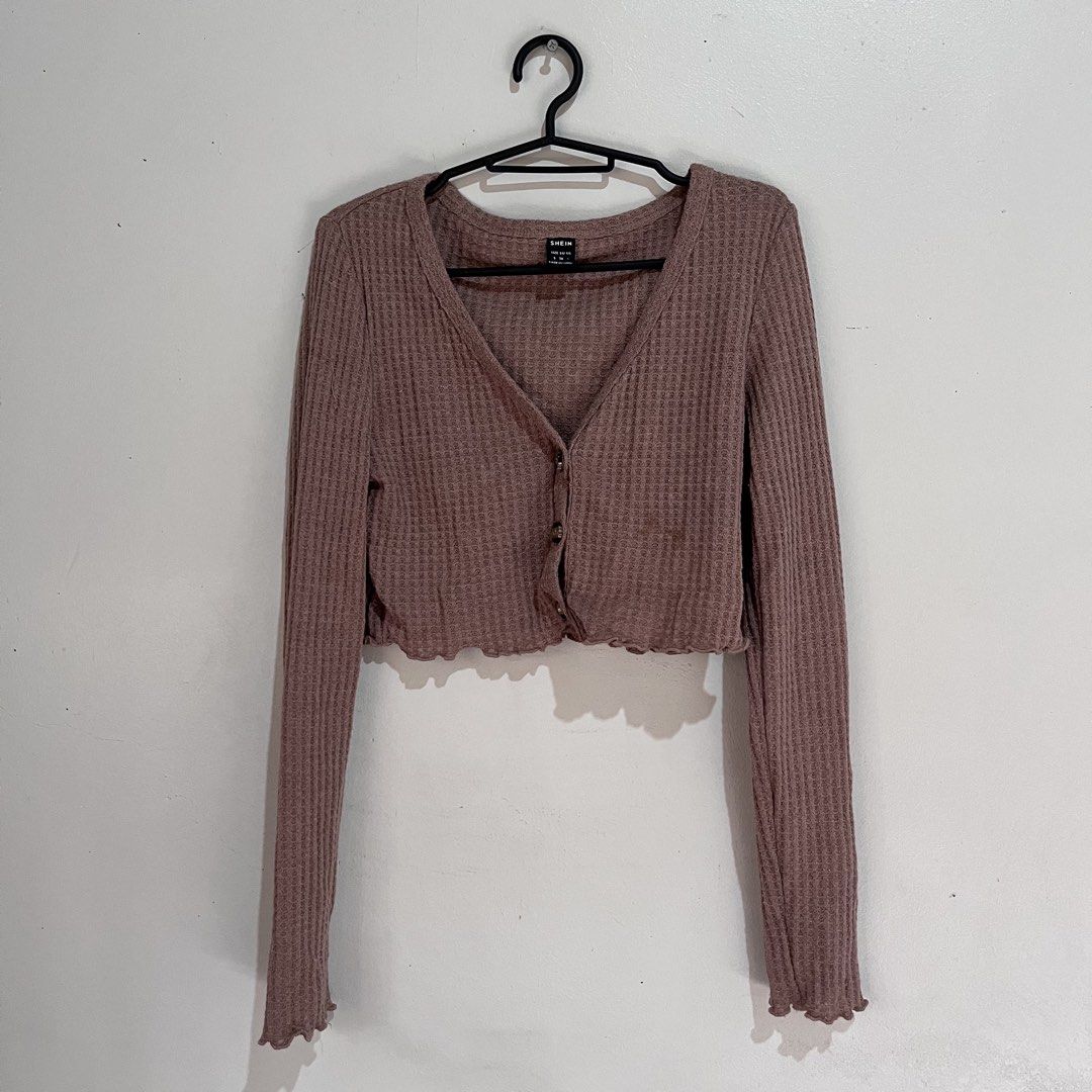 Shein Longsleeve (Category: Longsleeves) located in Manila. Submitted by serra_shop (Listing ID 1466120337, Image 2). Description: Longsleeve Shein 10/10 Size: Small Location: Pampanga Courier: J&T.