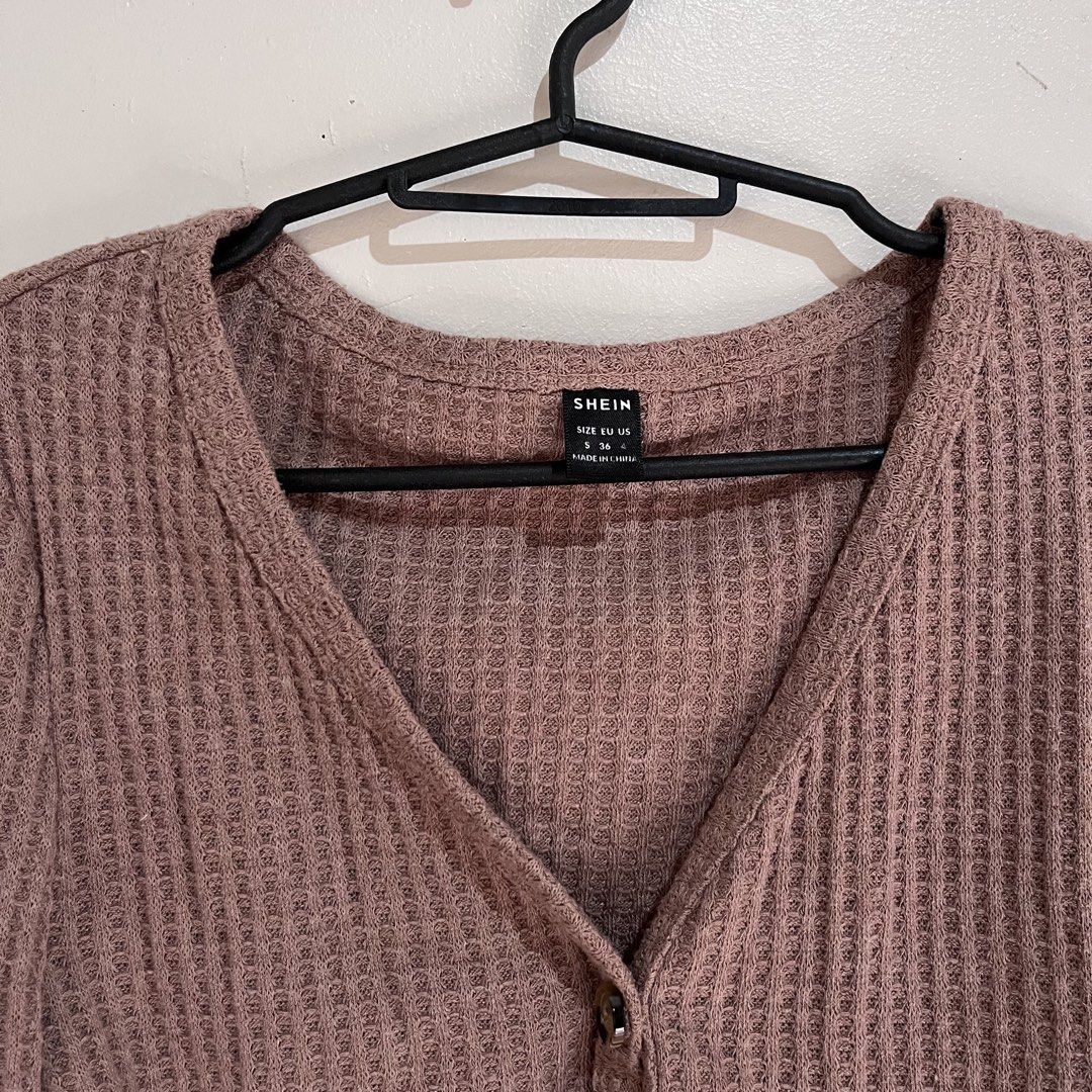 Shein Longsleeve (Category: Longsleeves) located in Manila. Submitted by serra_shop (Listing ID 1466120337, Image 3). Description: Longsleeve Shein 10/10 Size: Small Location: Pampanga Courier: J&T.