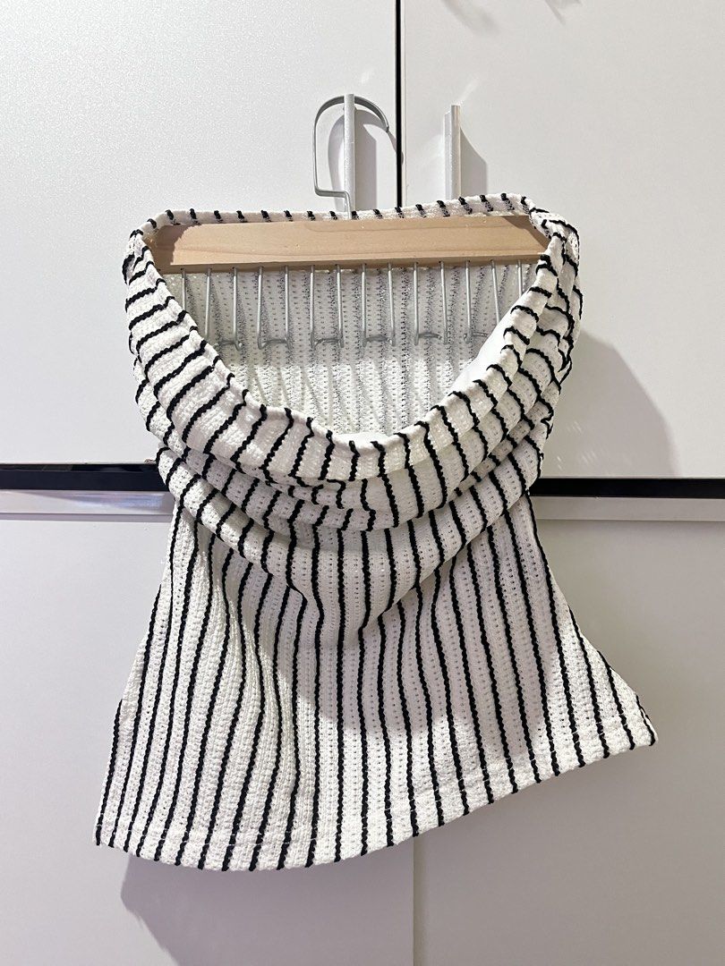 Shein Stripes Tube (Category: Sleeveless) located in Makati City. Submitted by _calrr17 (Listing ID 1466029436, Image 2). Description: never used.