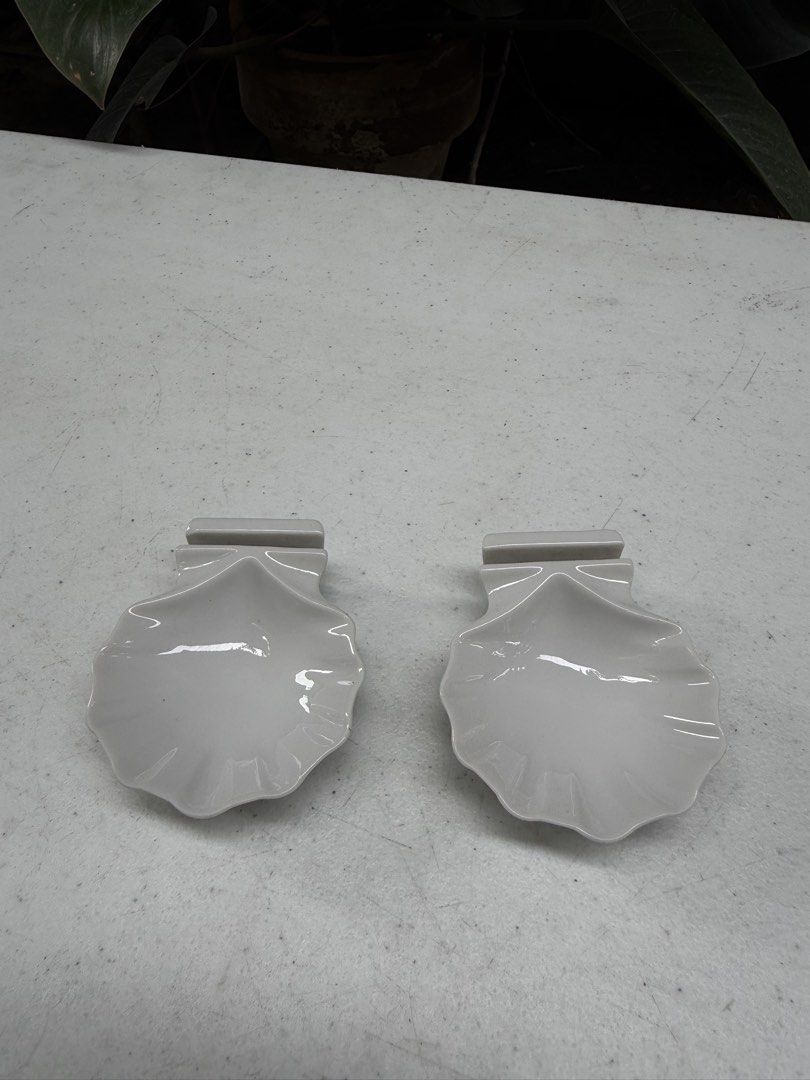 Shell shape butter pat (Category: Dinnerware & Cutlery) located in Davao. Submitted by parteawares2 (Listing ID 1466013067, Image 1). Description: Two pieces shell shape butter pat .