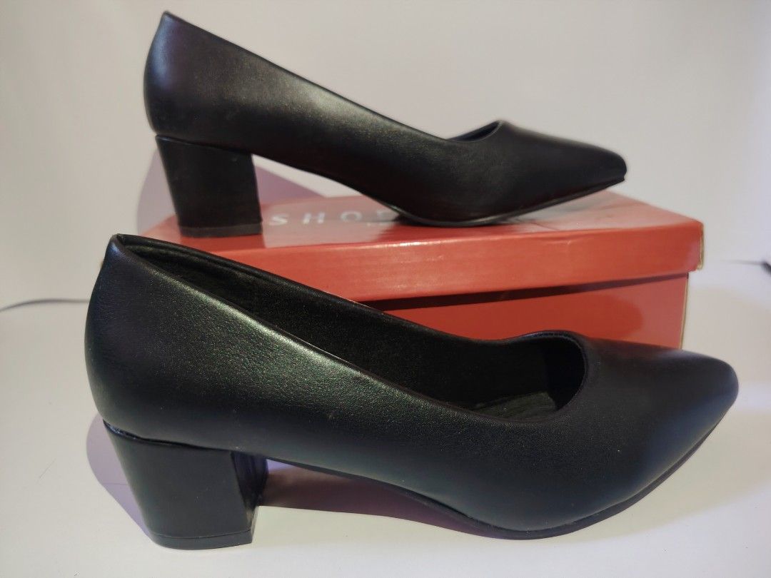 Shoebest Black Leather Pointed Shoes (Category: Heels) located in Tarlac. Submitted by your_finds (Listing ID 1466059521, Image 1). Description: Description: RFS: Too small Heels: 2 inch Indicated size: 40 - But it's too small for a size 40. Ideal for size 38.