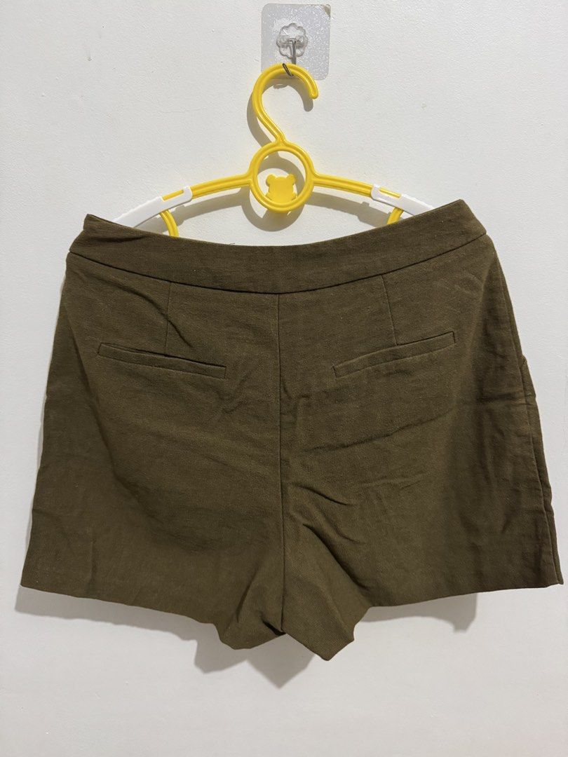 Shorts (korean brand) (Category: Shorts) located in Bacolod City. Submitted by globalbudolfinds.ph (Listing ID 1466043772, Image 2). Description: Fits S-M (26-28).