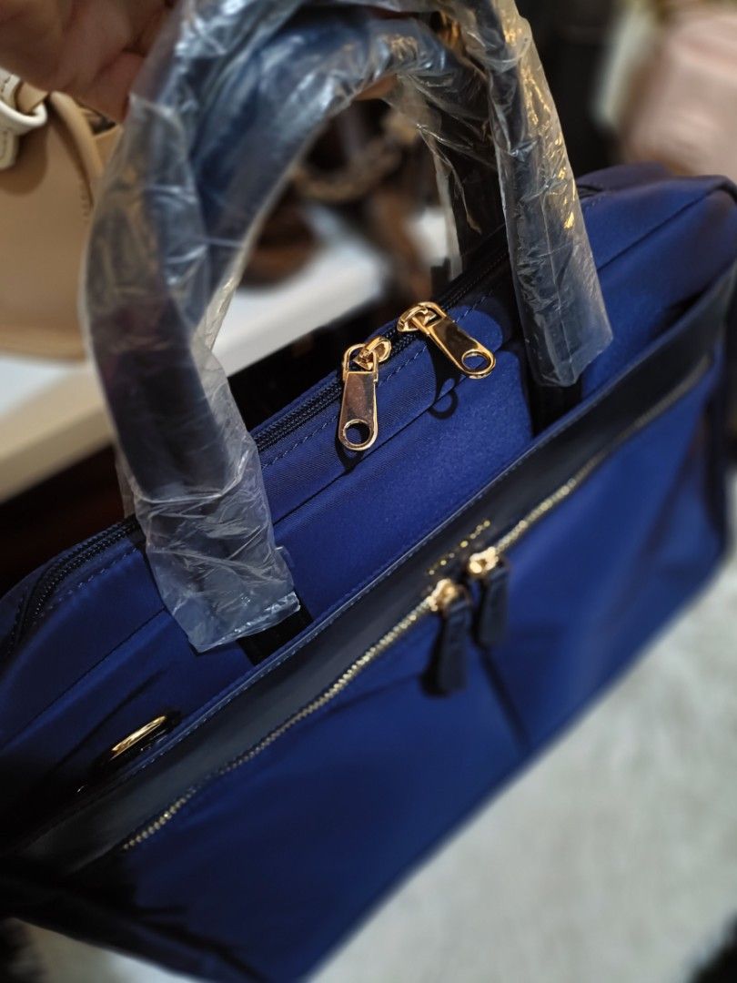 Shouldcat laptop bag hand bag with RFID (Category: Laptop Bags & Sleeves) located in Bocaue. Submitted by bags.and.beyond (Listing ID 1466100433, Image 3). Description: ✨Missing long strap ✨up to 14" laptop.