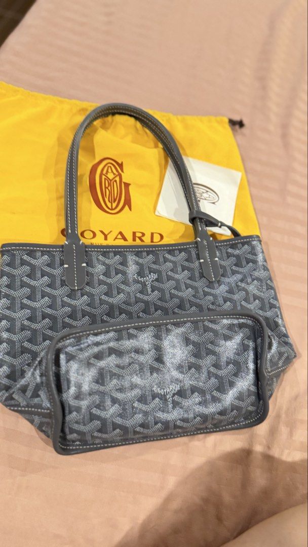 Shoulder min bag (Category: Shoulder Bags) located in San Fernando. Submitted by jusaki17 (Listing ID 1465972752, Image 1). Description: Looks new Coded Bought in Japan Leather G o y a r d name engraved .