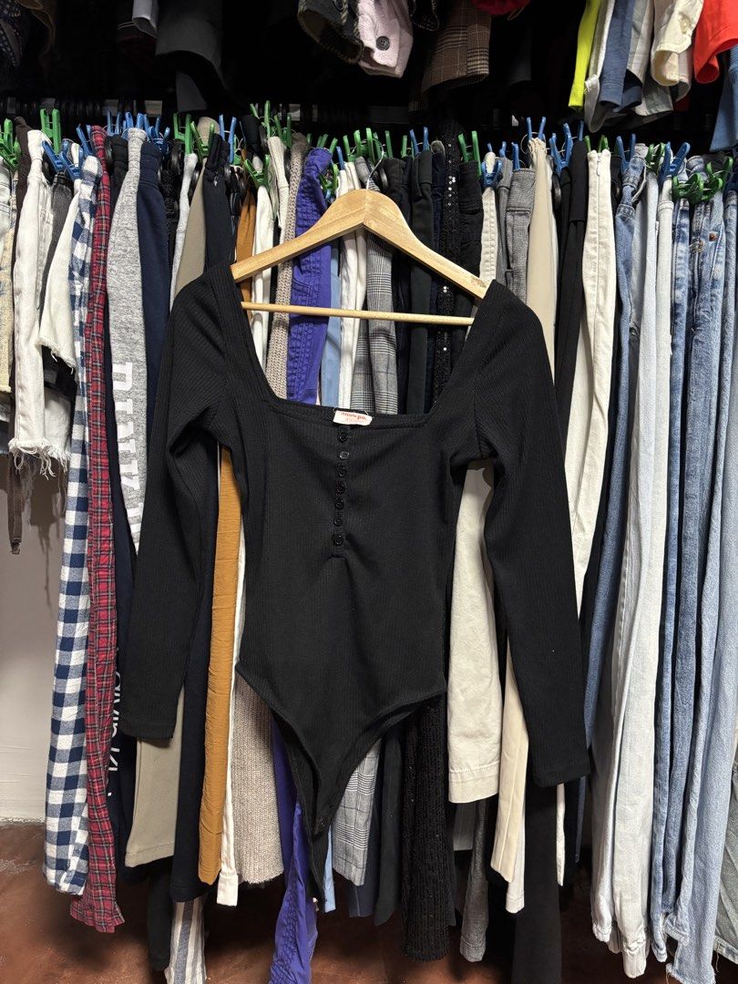 showpo. bodysuit longsleeves (Category: Longsleeves) located in Pila. Submitted by isabelasthriftclothes (Listing ID 1466085182, Image 1). Description: .