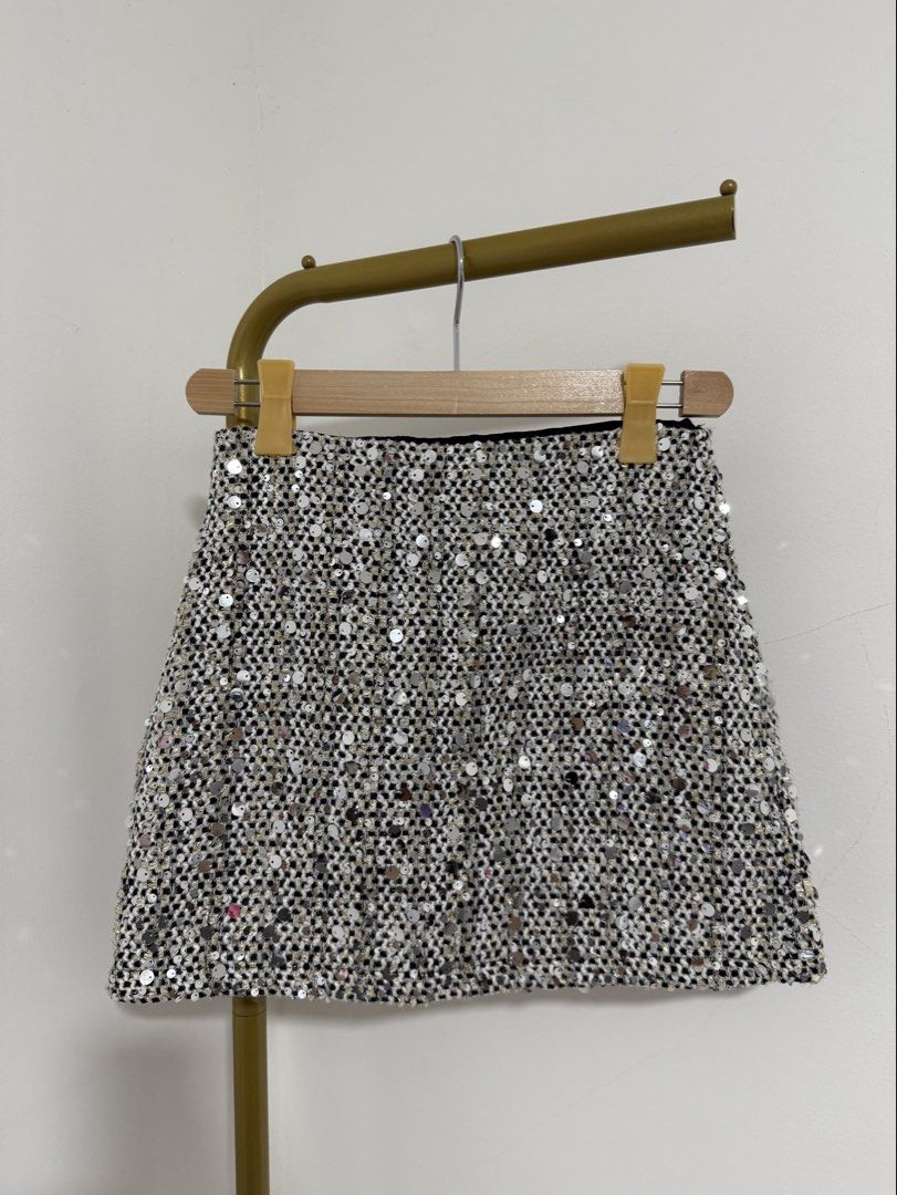 Silver Tweed Sequined Mini Skirt (Category: Skirts) located in Antipolo. Submitted by jackiestash2 (Listing ID 1466083047, Image 1). Description: - Color: Black and silver tweed with all-over sequins - Design: Mini skirt with built-in shorts for extra coverage and comfort - Lining: Fully lined Antipolo Gcash/Bdo Lalamove/J&T .