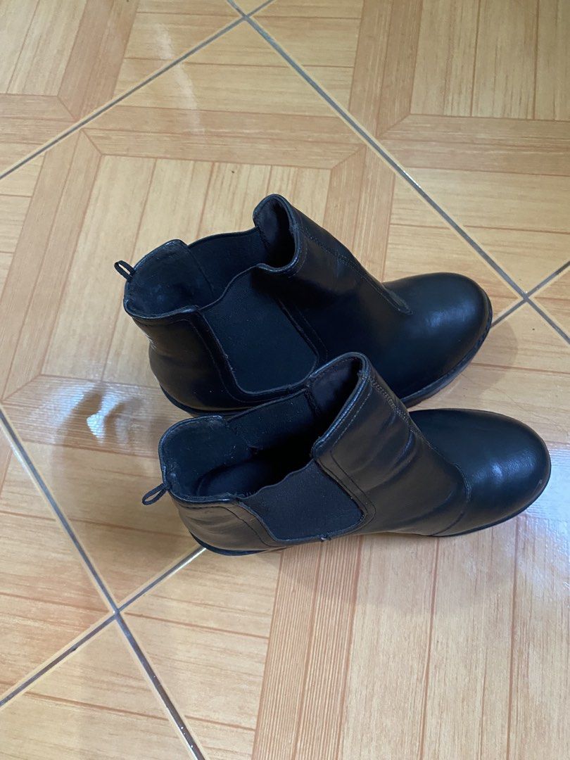 Size 38 H &M boots (Category: Boots) located in Pasig City. Submitted by avery4444 (Listing ID 1466151987, Image 2). Description: Super okay pa. Twice lang nasuot for event. Nastock nlng sa shoe rack.