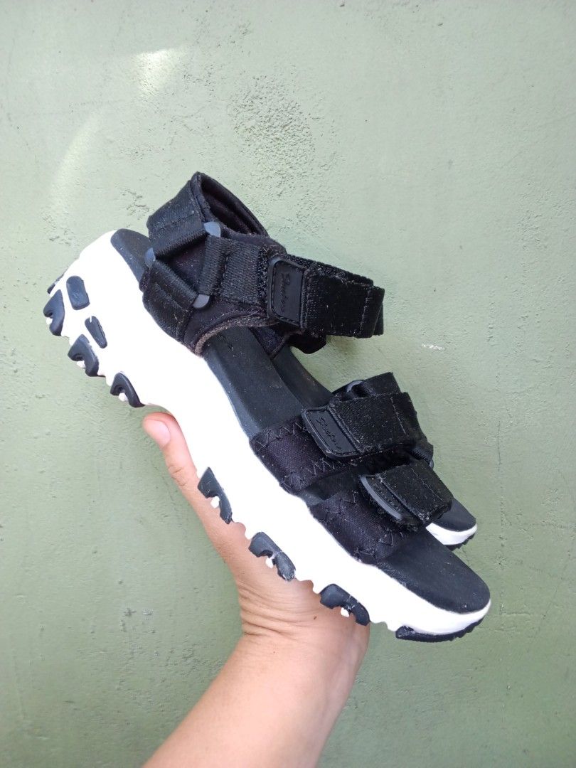 Skechers (Category: Flats & Sandals) located in General Santos City (Dadiangas). Submitted by ukayonlineshoppe (Listing ID 1465995552, Image 3). Description: kasya 35/36 excellent condition.