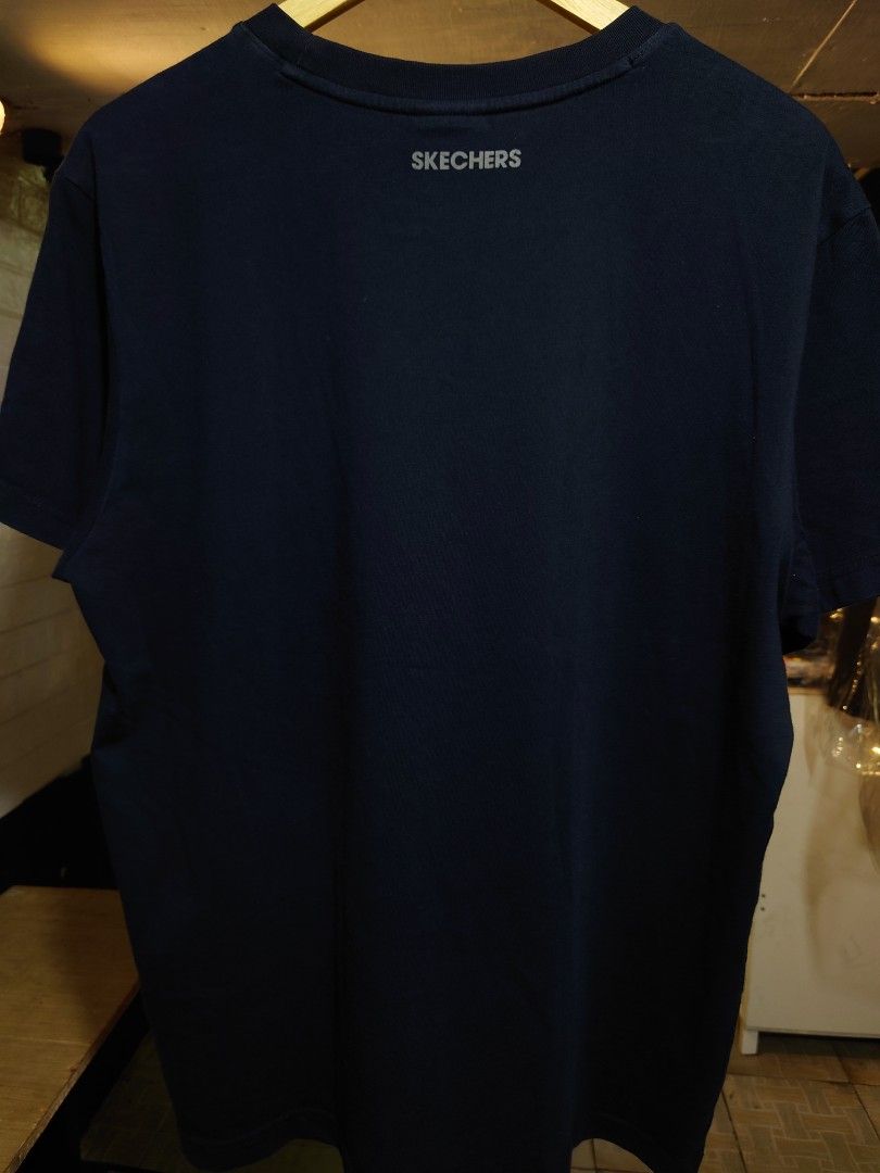 Skechers tshirt thrift (Category: Tshirts & Polo Shirts ) located in Paranaque City. Submitted by emzeicool48572 (Listing ID 1466057990, Image 2). Description: Size: Large to Semi- XL (22.5x28 inch) Material: Cotton Semi- heavy Cotton Color: Black color rate: 9/10 Condition: 9/10 📍Tambo Paranaque 💸Payment: Pay Maya only 📦🚚 Delivery: Lalamove or j&t (order mo book mo) No return policy Buy at your own risk Don't expect too much from this produc